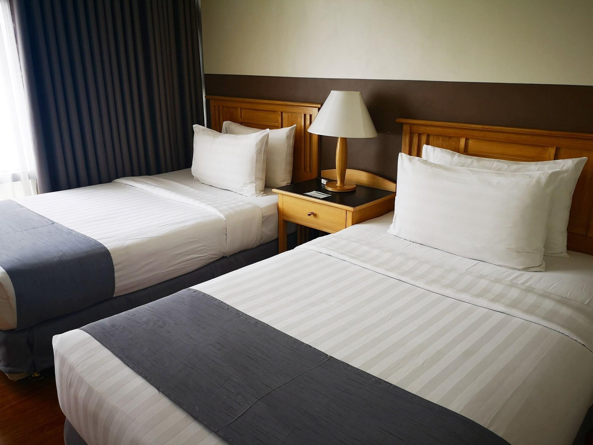 Infinity Tower Suites Makati City Buitenkant foto