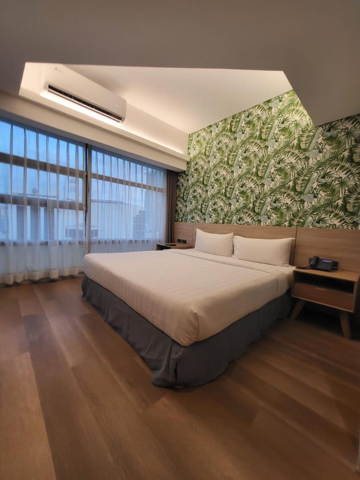 Infinity Tower Suites Makati City Buitenkant foto