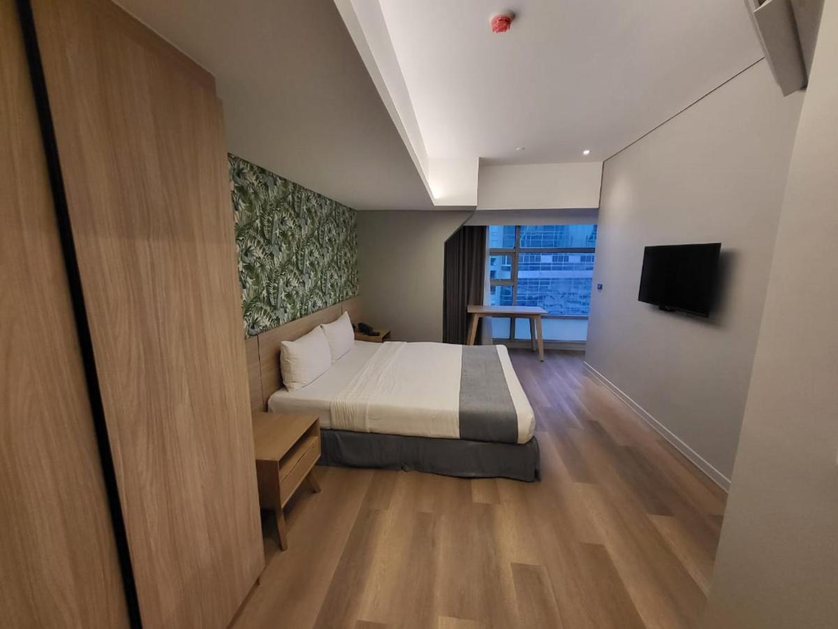 Infinity Tower Suites Makati City Buitenkant foto