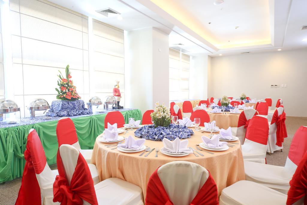 Infinity Tower Suites Makati City Buitenkant foto