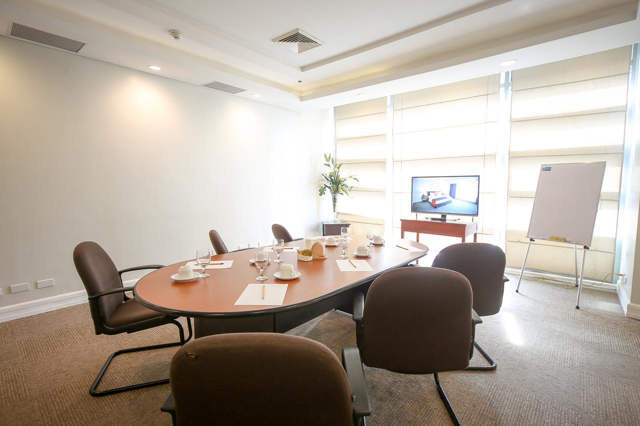 Infinity Tower Suites Makati City Buitenkant foto