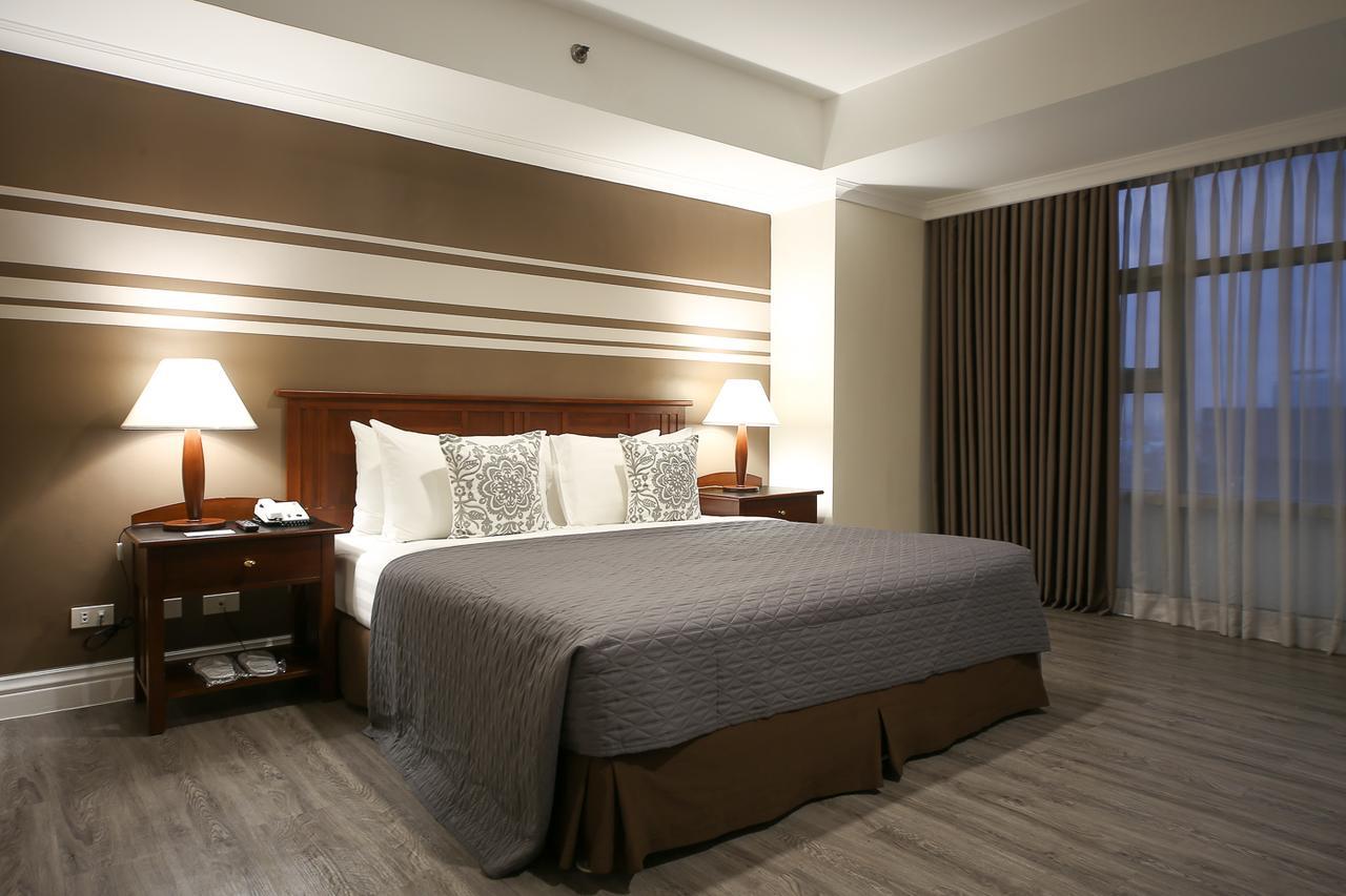 Infinity Tower Suites Makati City Buitenkant foto