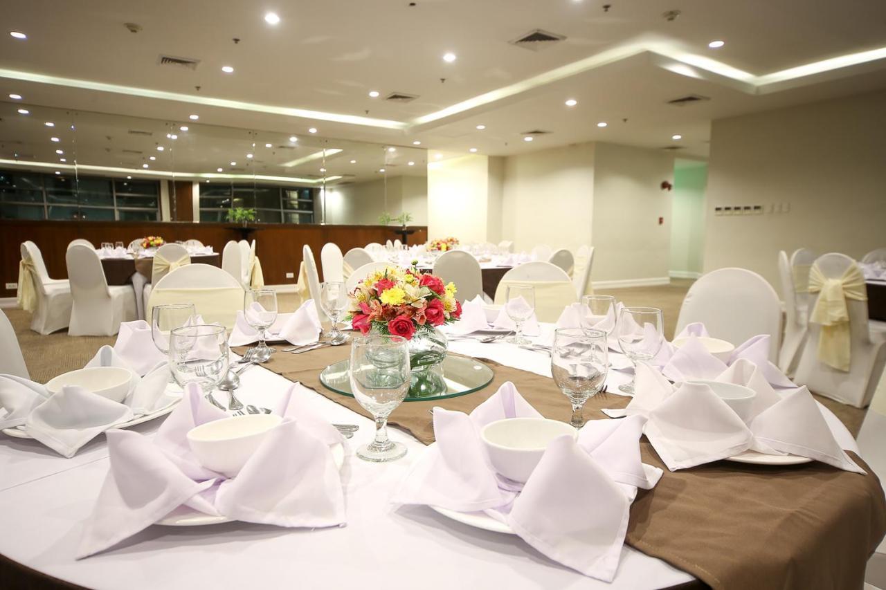 Infinity Tower Suites Makati City Buitenkant foto