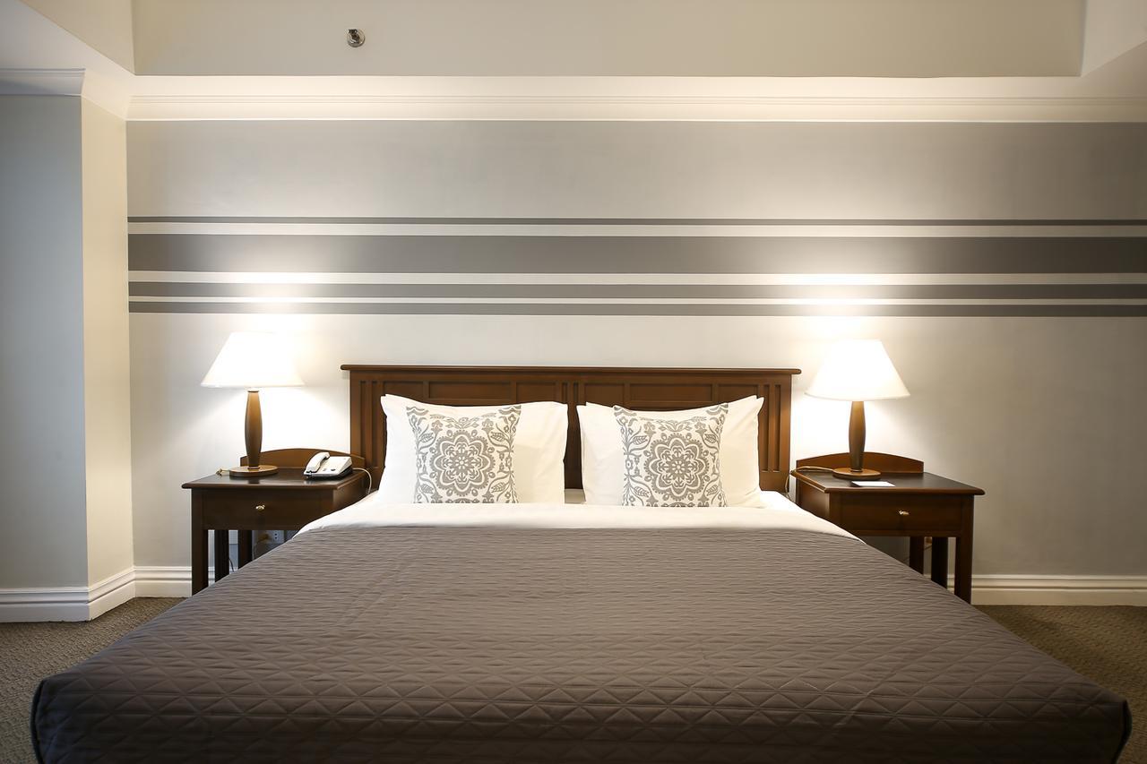 Infinity Tower Suites Makati City Buitenkant foto