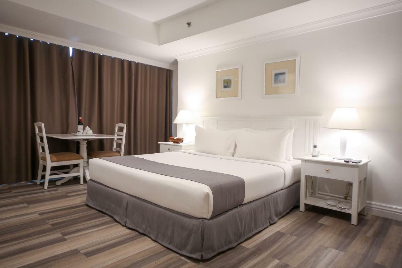 Infinity Tower Suites Makati City Buitenkant foto