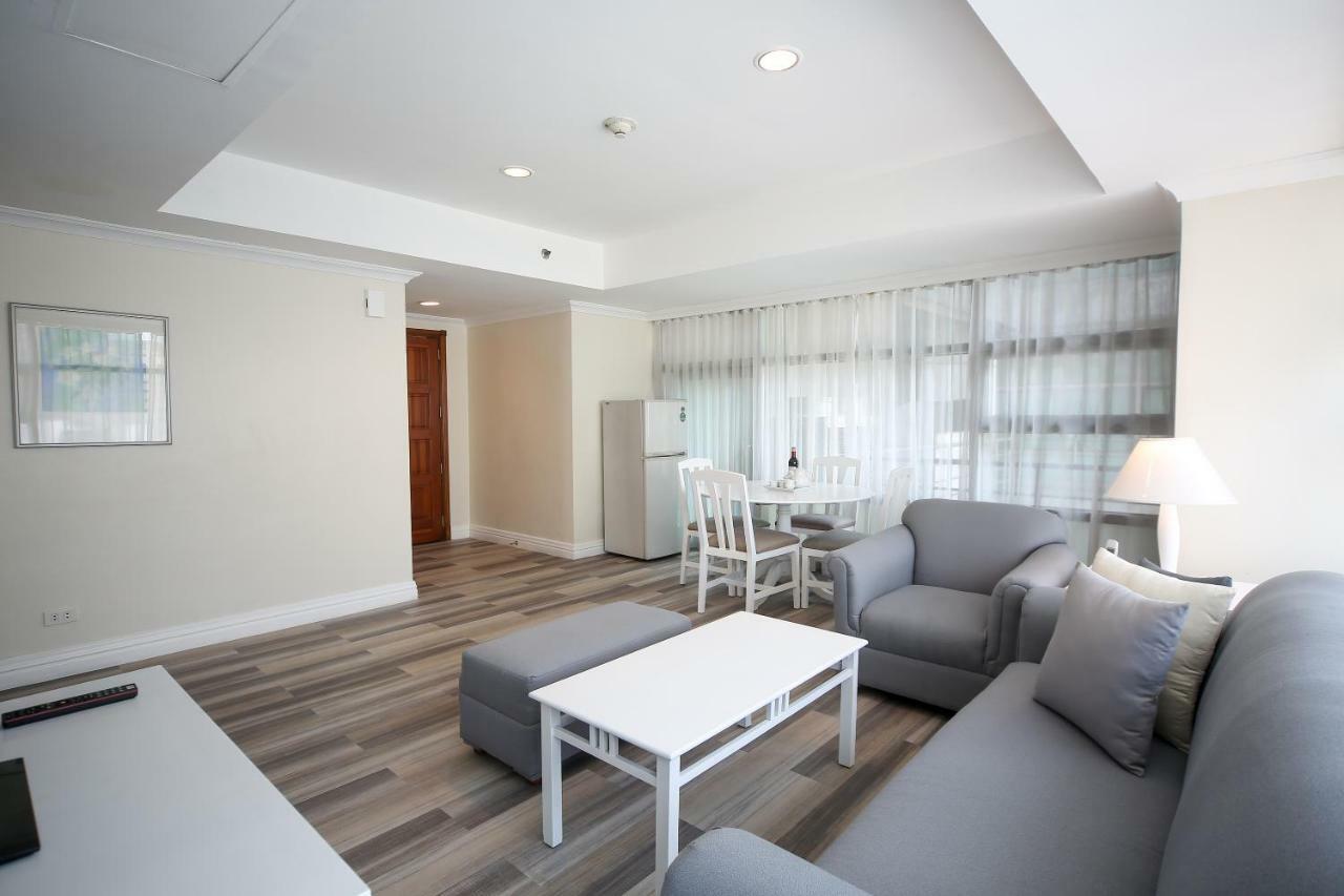 Infinity Tower Suites Makati City Buitenkant foto