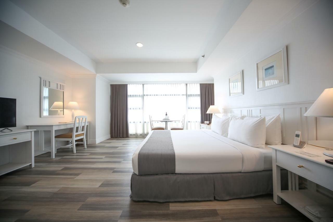Infinity Tower Suites Makati City Buitenkant foto