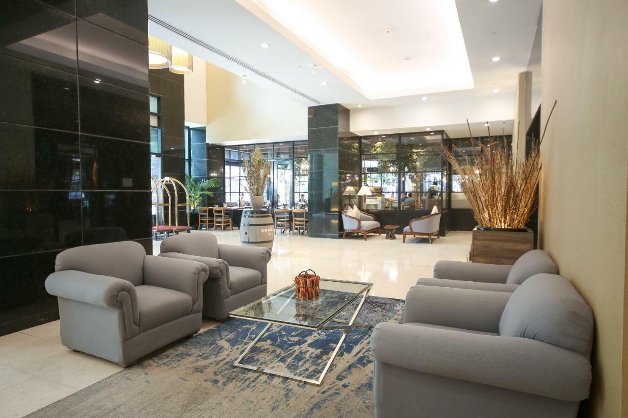 Infinity Tower Suites Makati City Buitenkant foto
