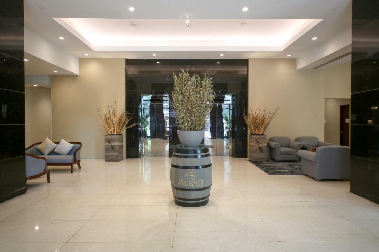 Infinity Tower Suites Makati City Buitenkant foto
