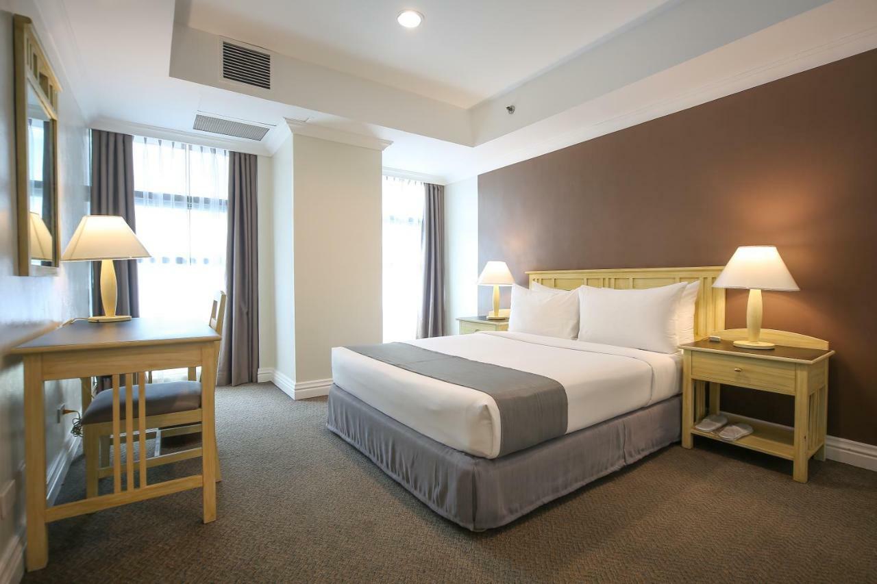 Infinity Tower Suites Makati City Buitenkant foto