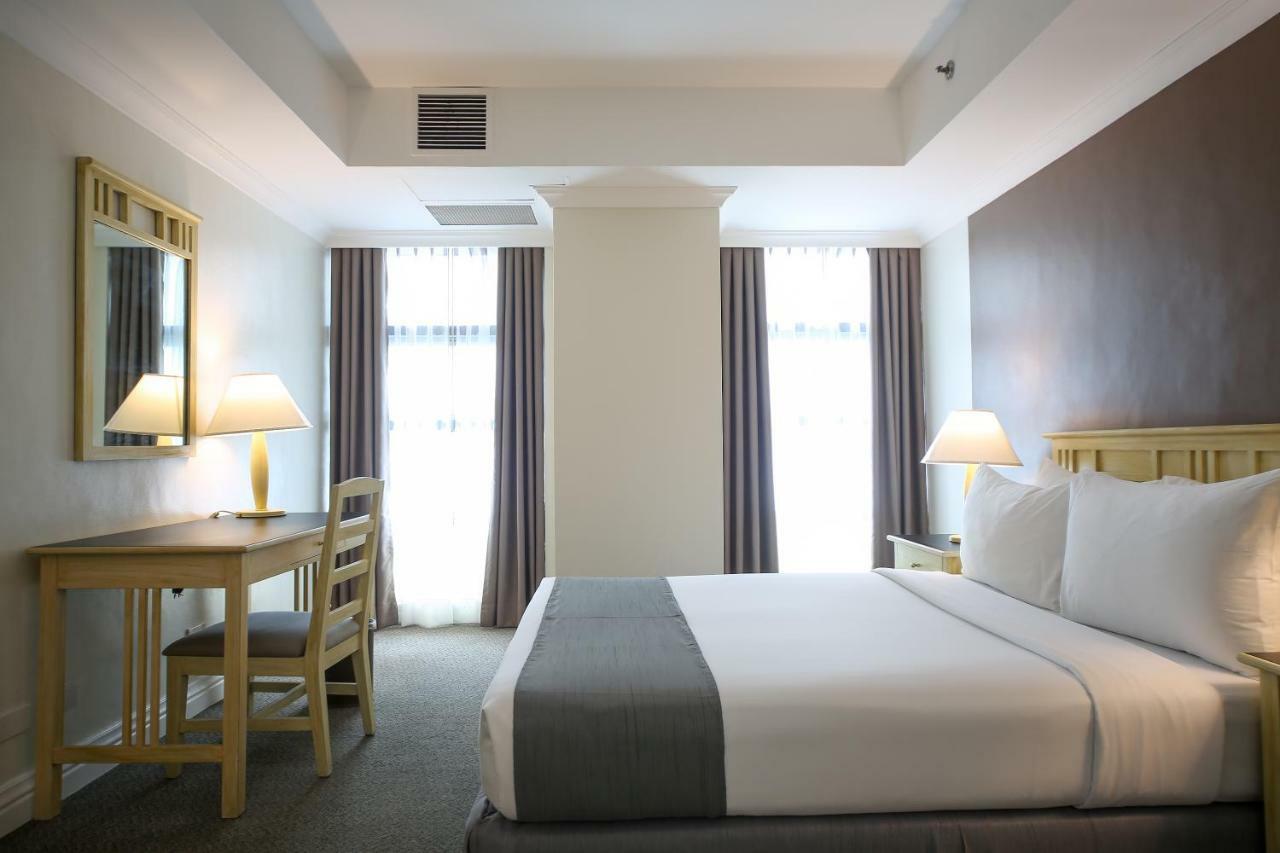 Infinity Tower Suites Makati City Buitenkant foto
