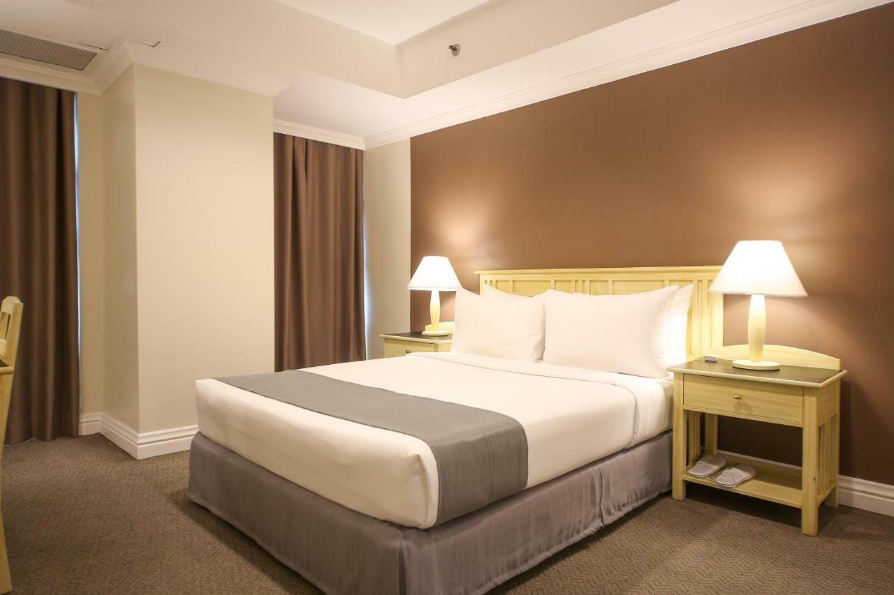 Infinity Tower Suites Makati City Buitenkant foto