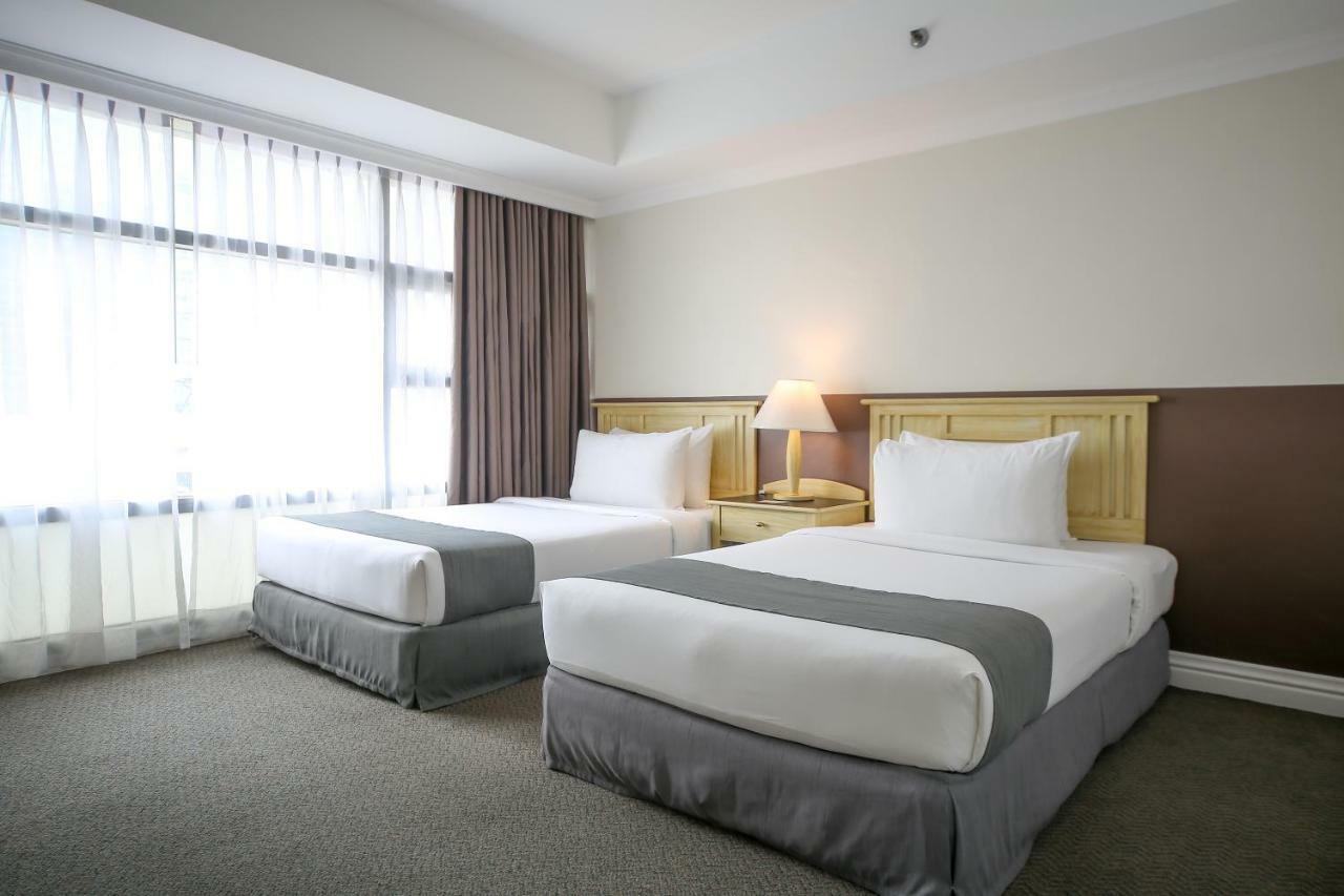 Infinity Tower Suites Makati City Buitenkant foto