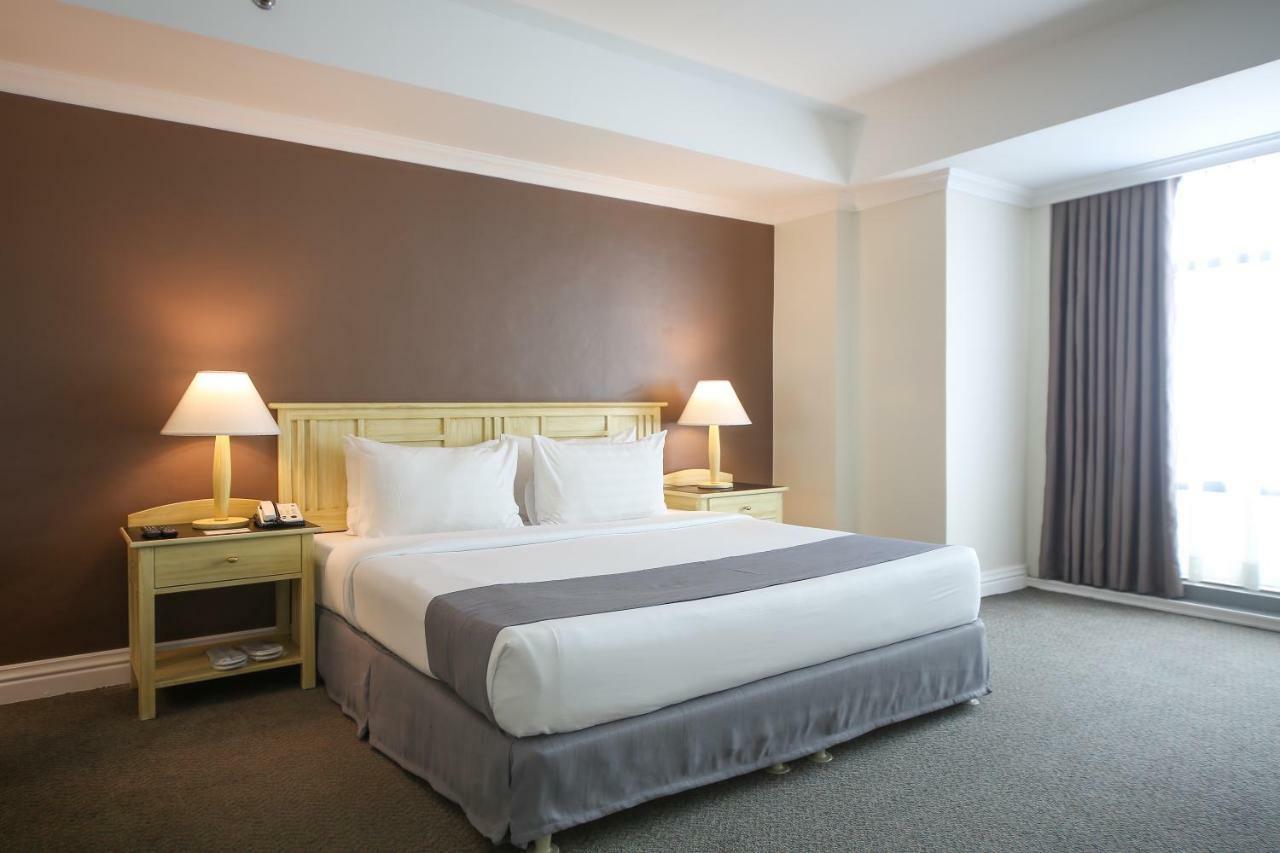 Infinity Tower Suites Makati City Buitenkant foto